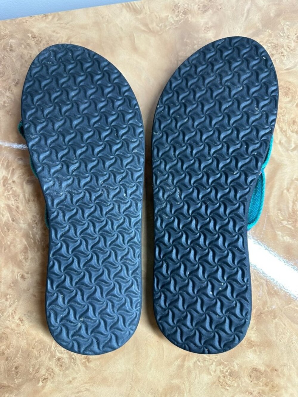 Teva Olowahu Mush Strappy Flip Flop Sandals Women's Size 8 Black Teal Pink - Picture 7 of 7